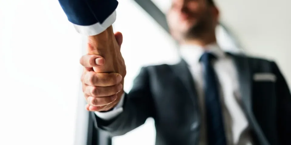 BDO Austria: praktyczny przewodnik dla firm—rejestracja, obowiązki raportowe, odpady i terminy, plus najczęstsze błędy w wdrożeniu.